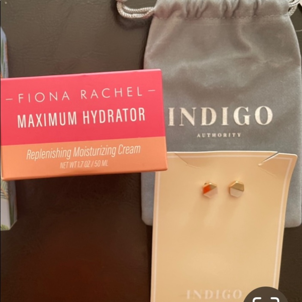 Singles swag items (face cream and earrings)